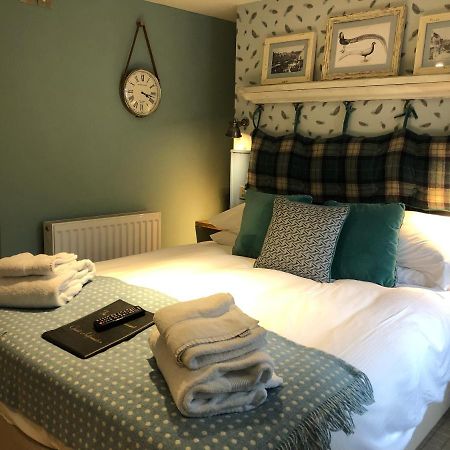 The Golden Pheasant Hotel Burford Kültér fotó