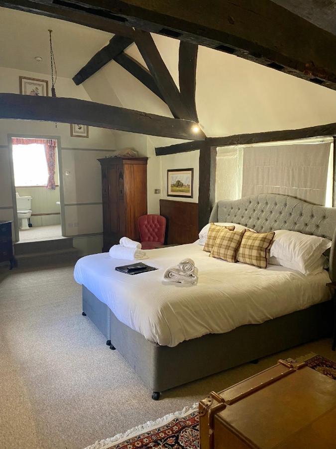 The Golden Pheasant Hotel Burford Kültér fotó