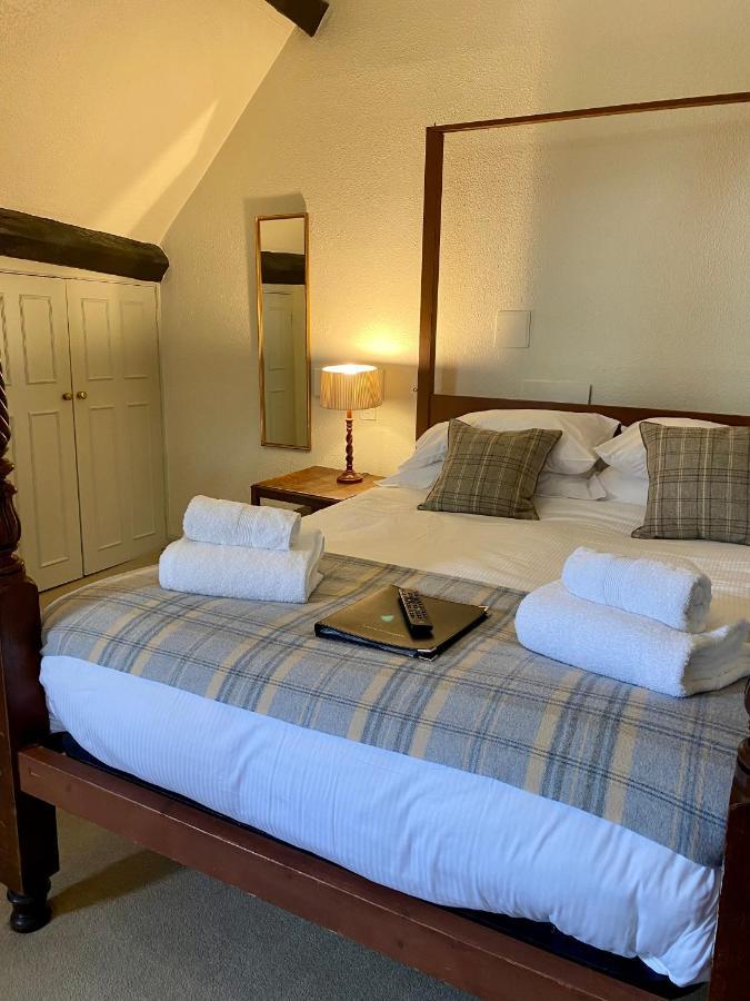 The Golden Pheasant Hotel Burford Kültér fotó