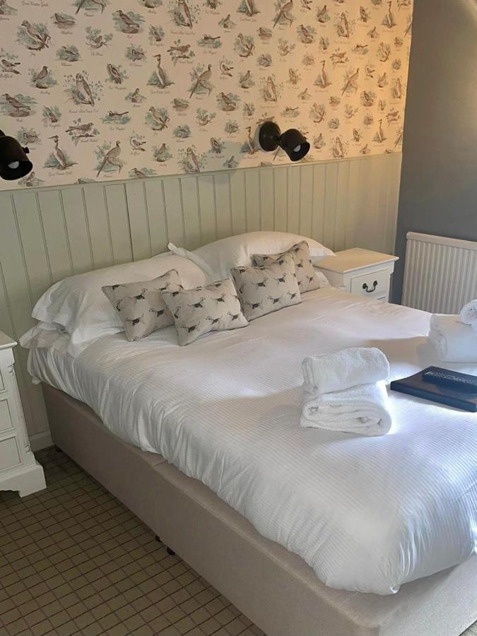 The Golden Pheasant Hotel Burford Kültér fotó