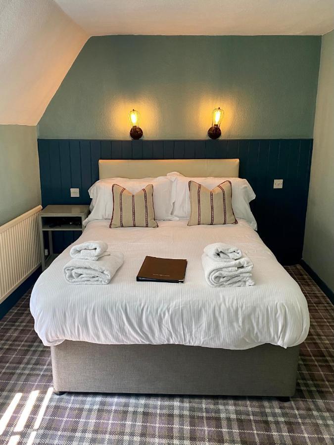 The Golden Pheasant Hotel Burford Kültér fotó