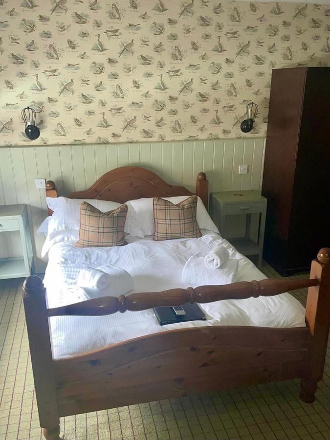The Golden Pheasant Hotel Burford Kültér fotó
