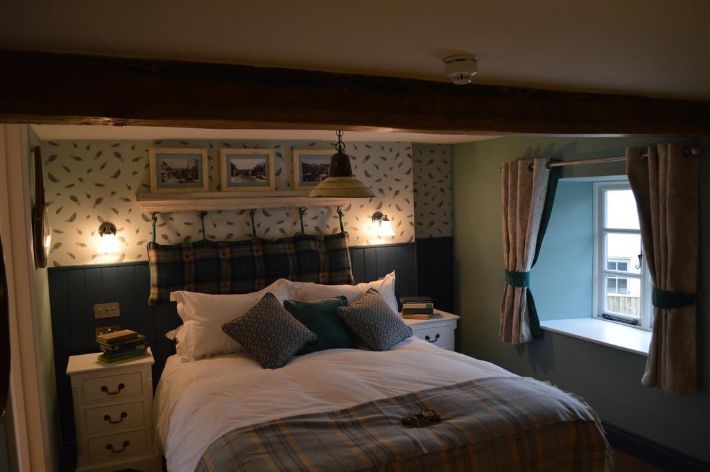 The Golden Pheasant Hotel Burford Kültér fotó