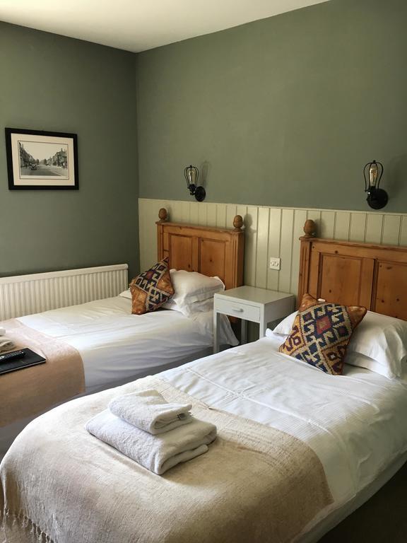 The Golden Pheasant Hotel Burford Kültér fotó