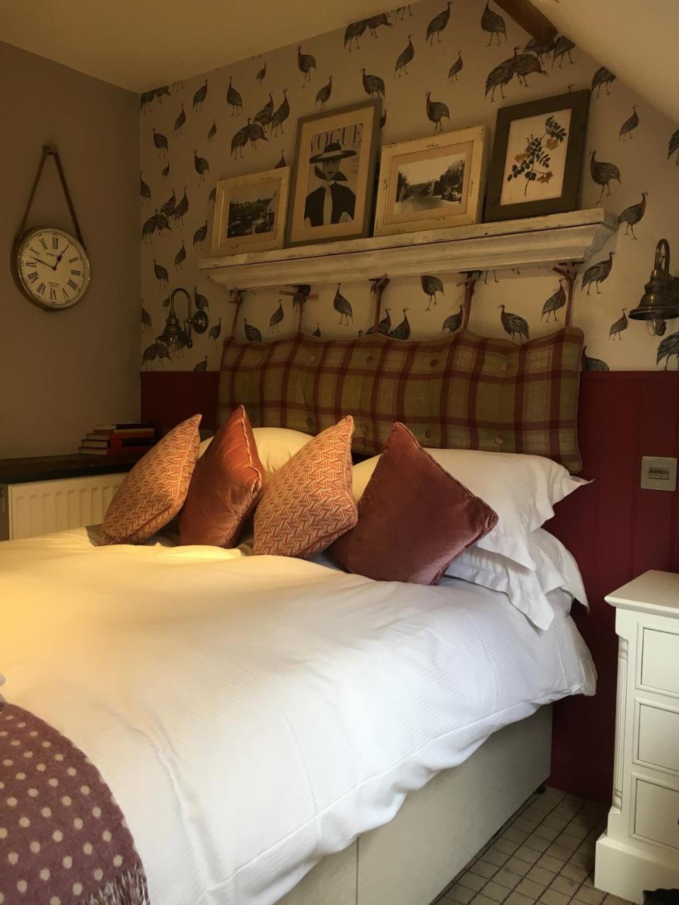 The Golden Pheasant Hotel Burford Kültér fotó