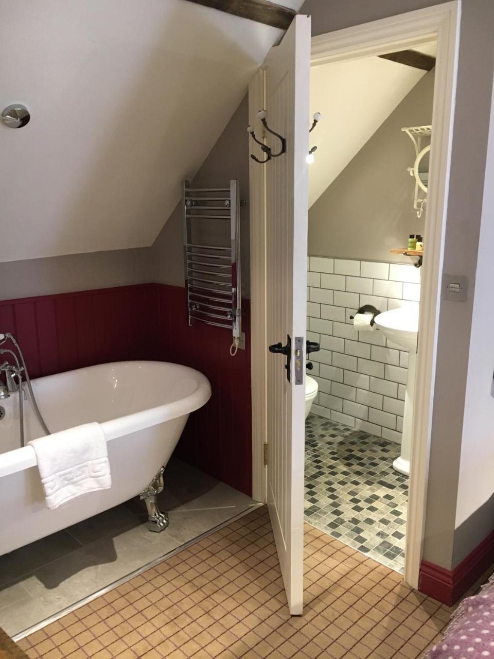 The Golden Pheasant Hotel Burford Kültér fotó