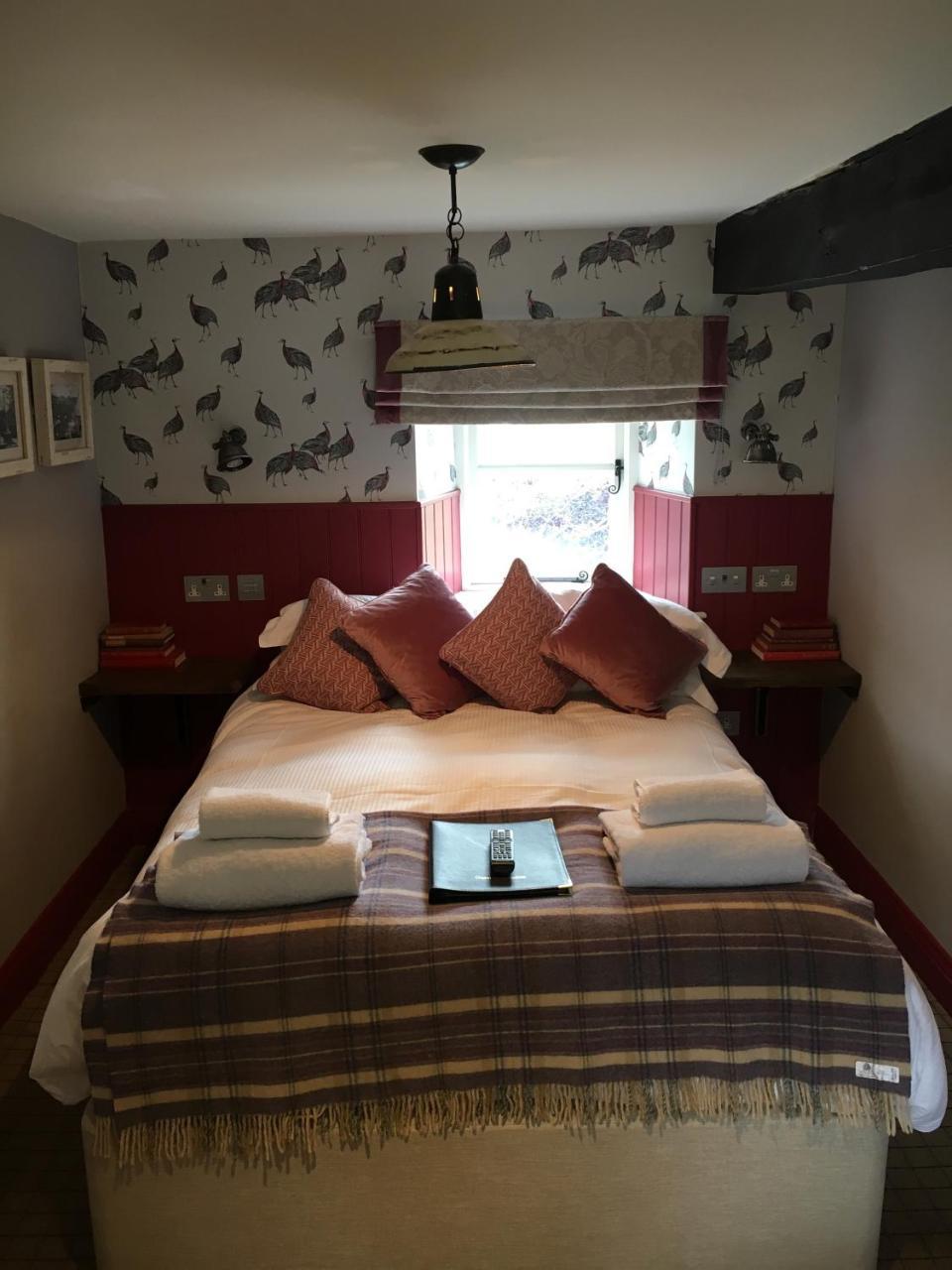 The Golden Pheasant Hotel Burford Kültér fotó