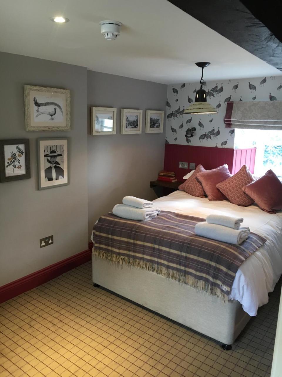 The Golden Pheasant Hotel Burford Kültér fotó